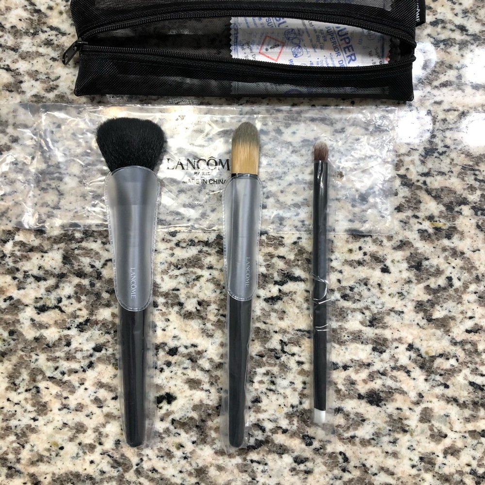 Lancôme Eye Makeup With Cosmetic Bag & Brushes - Picture 2 of 6